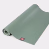 136011480-mats-ekosuperlite-leafgreen-02.avif Saltea Yoga Manduka eKO SuperLite Leaf Green1,5 mm