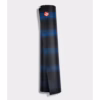 2132md-pro-71-111091365-mats-black-blue-cf_01-1300x1300-1-scaled-1.avif Saltea Yoga Manduka PRO Black Blue 6mm