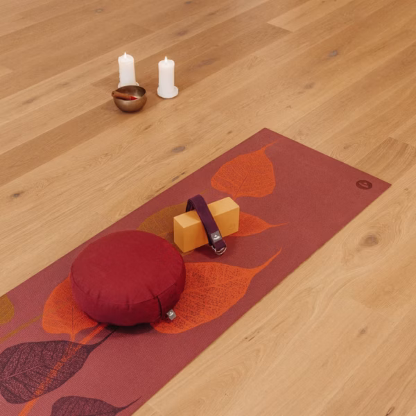 896rp3_yoga_matte_leela_leaves_bodhi_redplum_mood_2-scaled-1.avif Saltea Yoga Bodhi Leela Leaves