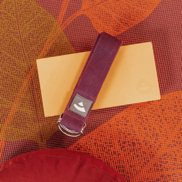 896rp3_yoga_matte_leela_leaves_bodhi_redplum_mood_3-scaled-1.avif Saltea Yoga Bodhi Leela Leaves