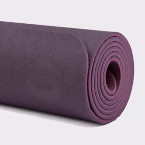 942lpa_lotus-pro_aubergine_halb_gerollt-roll-1-scaled-1.avif Saltea Yoga Bodhi Lotus Pro Aubergine/Light Aubergine
