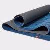 eko-135051255-mats-q518-pacificbluemarbled-03-1300x1300-1-e1718632692875-scaled-1.avif Saltea Yoga Manduka eKO Pacific Blue 5 mm