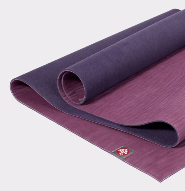 ekolite-133013080-mats-fw18-acai-03-min_2-1300x1300-1-e1718629220285-scaled-1.avif Saltea Yoga Manduka eKO Acai Midnight 5 mm