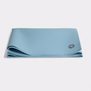 mats_protravel2_71-blue-lotus_05_f03f0795-a004-404b-9337-a7bb47062d12.avif Saltea Yoga Manduka PRO Travel Blue Lotus 2,5 mm