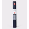 pro-travel-116011030-mats-ss20-midnight-03-1300x1300-2-scaled-1.avif Saltea Yoga Manduka PRO Midnight 2,5 mm