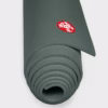 prolite-112011333-mats-ss20-sage-02-scaled-1.avif Saltea Yoga Manduka PROlite Black Sage (Green) 4,7 mm