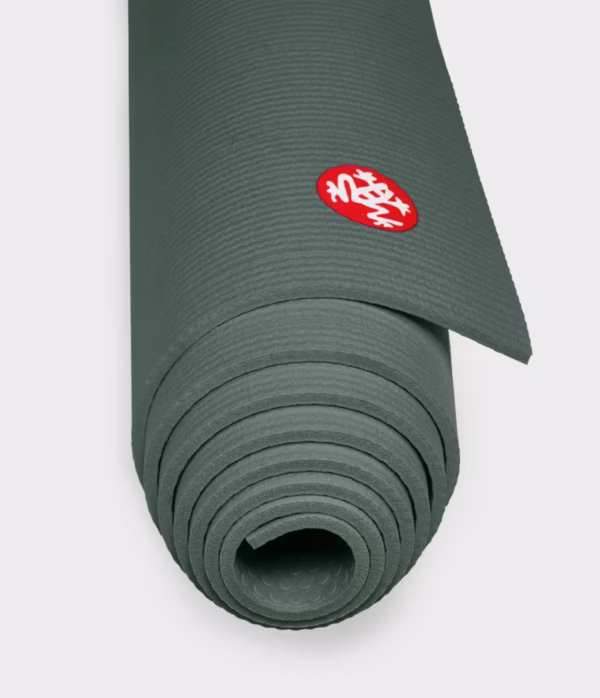 prolite-112011333-mats-ss20-sage-02-scaled-1.avif Saltea Yoga Manduka PROlite Black Sage (Green) 4,7 mm