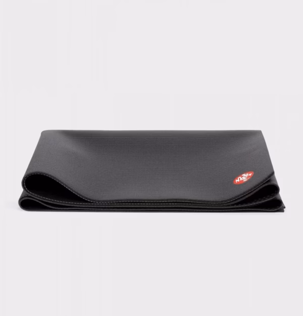 protravel-new-mats-black-02-1300x1300-1-e1718618692836-scaled-1.avif Коврик для йоги Manduka PRO Travel Black 2,5 mm