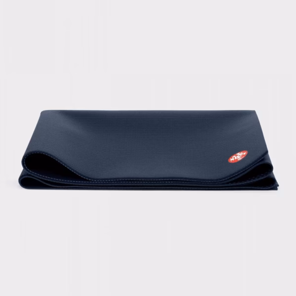 protravel-new-mats-midnight-02-digital-1300x1300-1-e1718619141167-scaled-1.avif Saltea Yoga Manduka PRO Midnight 2,5 mm